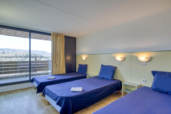 Foto van Appartement met uitzicht op het meer in Miremont voor 5 personen - BedRoom