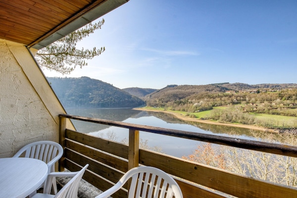 Foto van Appartement met uitzicht op het meer in Miremont voor 5 personen - TerraceBalcony