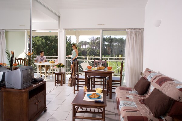 Foto van Huisdiervriendelijke golfvakantie - Vakantiehuis in Moliets - LivingRoom