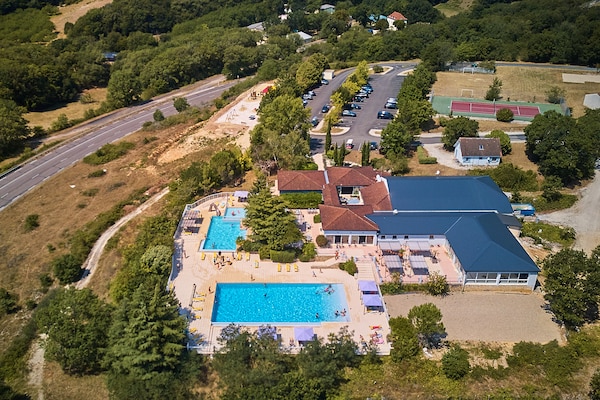 Foto van Bungalow in Lanzac bij Dordogne - Vakantiehuis in Lanzac - ParkFacilities