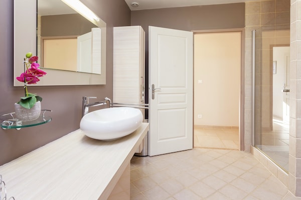 Foto van Villa in Cazals met zwembad en meer in de buurt - Vakantiehuis in Cazals - BathRoom