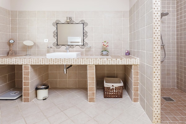 Foto van Villa in Cazals met zwembad en meer in de buurt - Vakantiehuis in Cazals - BathRoom