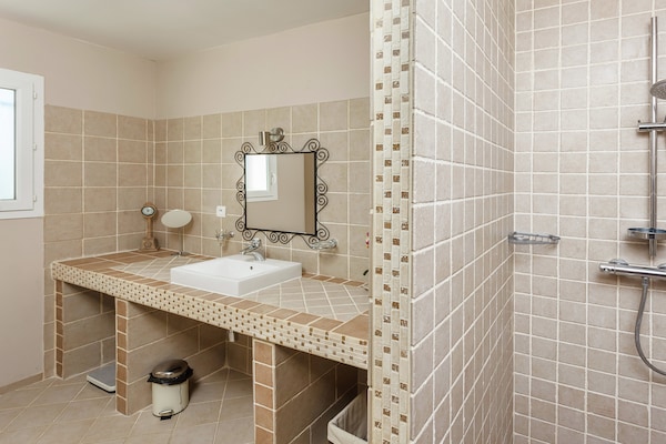 Foto van Villa in Cazals met zwembad en meer in de buurt - Vakantiehuis in Cazals - BathRoom