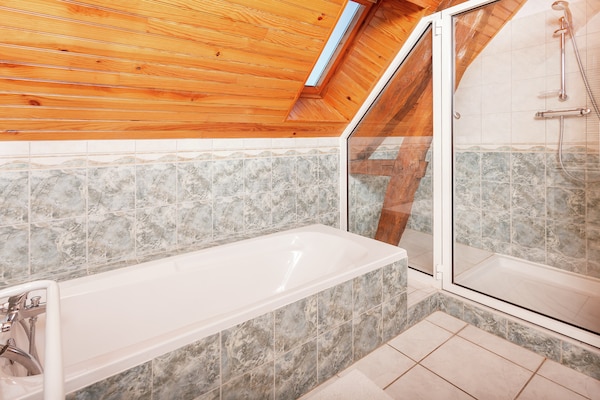 Foto van Gezellig vakantiehuis vlakbij de Causses du Quercy - BathRoom