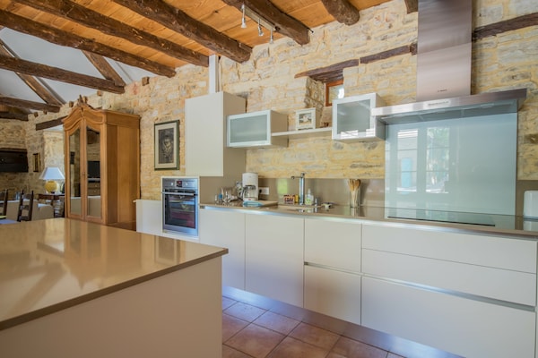 Foto van Ontsnapping aan het zwembad van de Dordogne - Vakantiehuis in Lavercantière - Kitchen