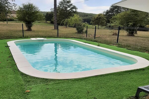 Foto van Aangename woning vlak bij Salviac met een groot zwembad - ExteriorSummer