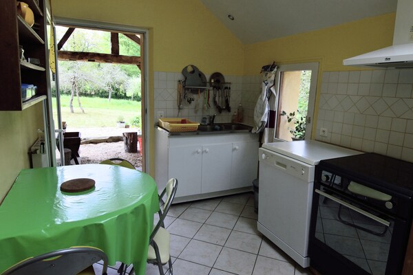 Foto van Rustig huis op het platteland - Vakantiehuis in Isigny-Le-Buat - Kitchen