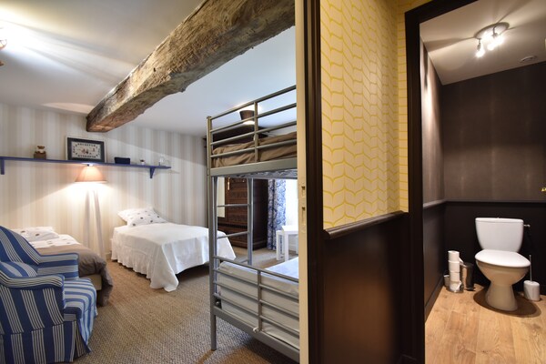 Foto van Charmant huis met bloemen - Vakantiehuis in Saint Laurent-des-Mortiers - BathRoom