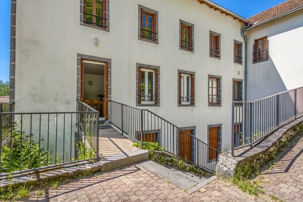 Foto van Cottage in Pontgibaud bij Volcano Park - Vakantiehuis in PONTGIBAUD - ExteriorSummer