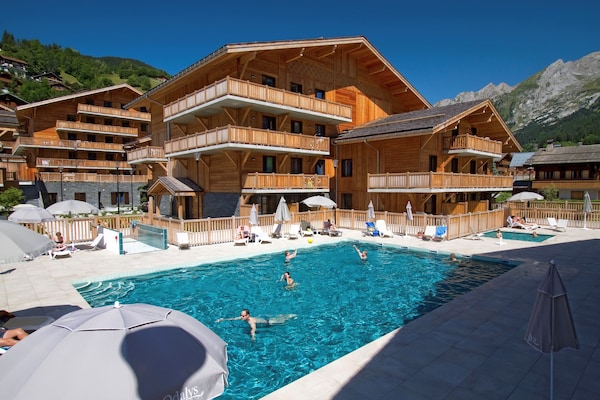 Foto van Chalet in La Clusaz met Zwembad & Spa - Vakantiehuis in La Clusaz - ExteriorSummer
