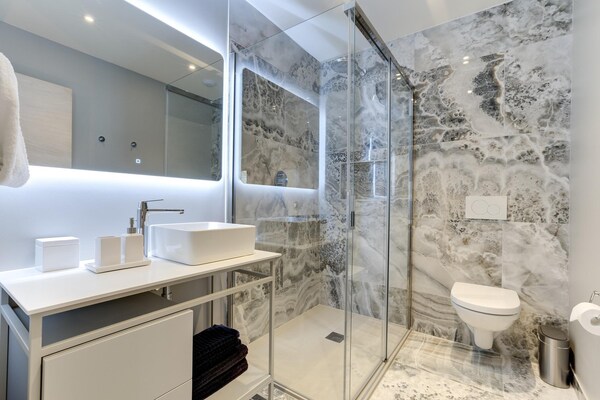 Foto van Elegant ski-in chalet in Chamonix - Vakantiehuis in Chamonix-Mont-Blanc - BathRoom