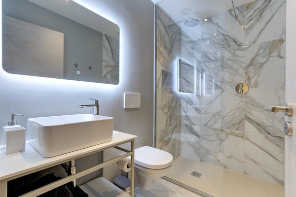 Foto van Elegant ski-in chalet in Chamonix - Vakantiehuis in Chamonix-Mont-Blanc - BathRoom
