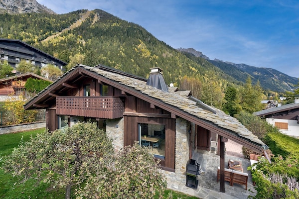Foto van Elegant ski-in chalet in Chamonix - Vakantiehuis in Chamonix-Mont-Blanc - ExteriorSummer