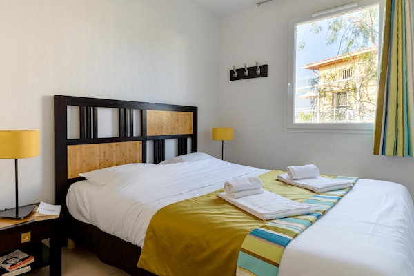 Foto van Appartement met zeezicht in een blokhut voor 6 - Vakantiehuis in Six-Fours-les-Plages - BedRoom