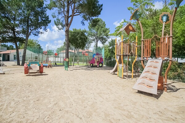 Foto van Stacaravan met plancha en toegang tot het zwembad - Vakantiehuis in Saint-Jean-de-Monts - ParkFacilities