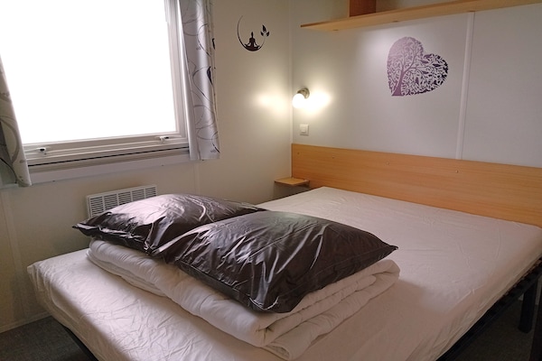 Foto van Stacaravan met plancha en toegang tot het zwembad - Vakantiehuis in Saint-Jean-de-Monts - BedRoom