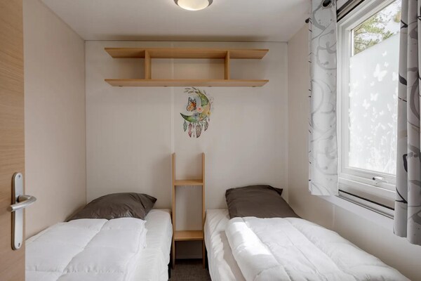 Foto van Stacaravan met plancha en toegang tot het zwembad - Vakantiehuis in Saint-Jean-de-Monts - BedRoom