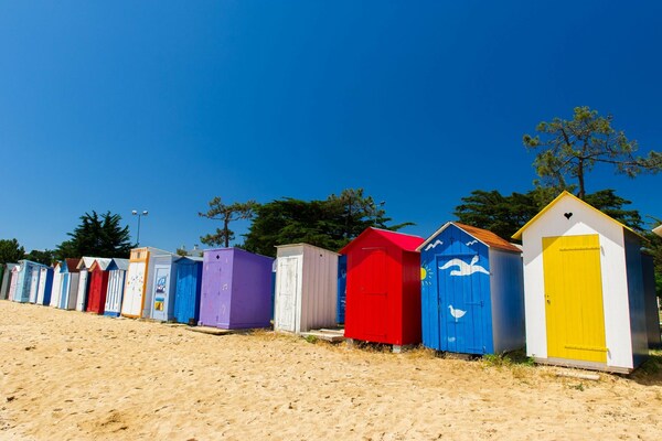 Foto van Vakantiehuis Saint-Laurent met Zwembad - Vakantiehuis in St. Laurent-De-La-Salle - AreaSummer20KM