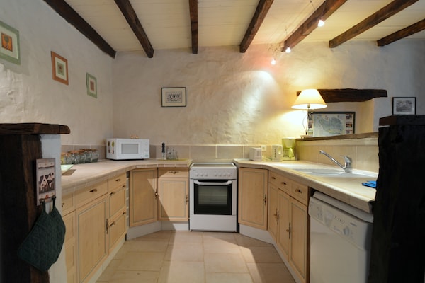 Foto van Vakantiehuis Saint-Laurent met Zwembad - Vakantiehuis in St. Laurent-De-La-Salle - Kitchen