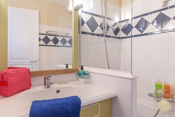 Foto van Bourgenay Flat nabij de kusthellingen - Vakantiehuis in Talmont Saint Hilaire - BathRoom