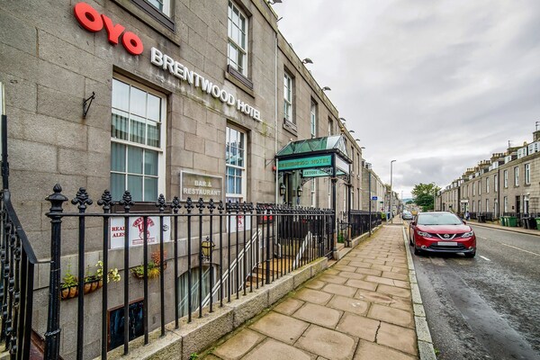 Foto van Brentwood Aberdeen City Centre - Deluxe Eenpersoonskamer - HotelExteriorSummer