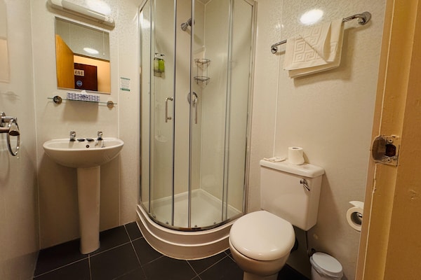 Foto van Brentwood Aberdeen City Centre - Deluxe Eenpersoonskamer - BathRoom