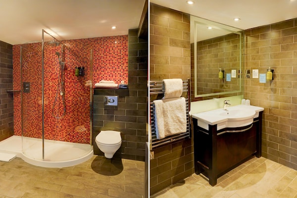Foto van Belvilla Crewe City Centre Hotel Tweepersoonskamer - BathRoom