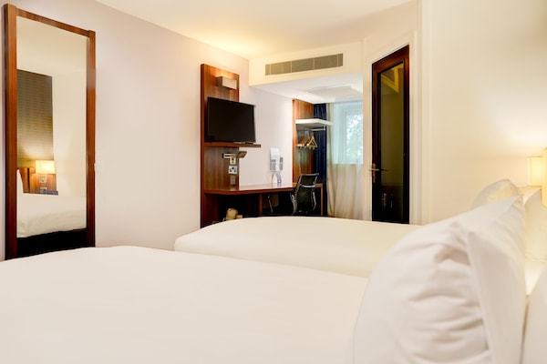 Foto van Belvilla Crewe City Centre Hotel Tweepersoonskamer - BedRoom