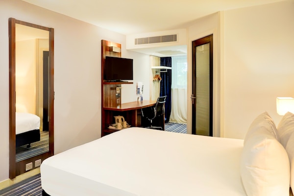 Foto van Belvilla Crewe City Centre Hotel Tweepersoonskamer - BedRoom