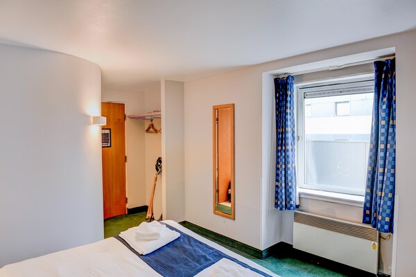 Foto van Belvilla Aberdeen Bridge Of Don Exhibition Centre - Standaard familie van 3 - BedRoom