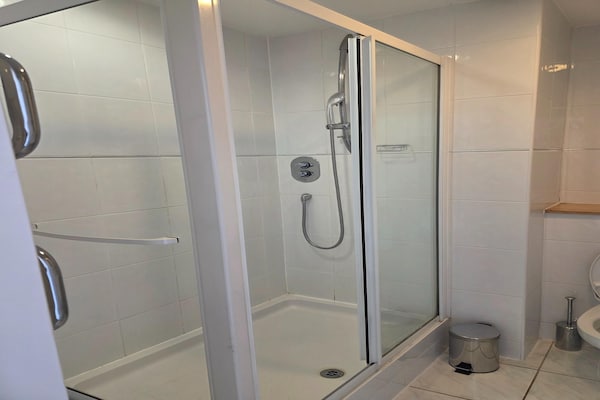 Foto van Belvilla Russel Court Hotel | Standard Triple - Vakantiehuis in POOLE - BathRoom