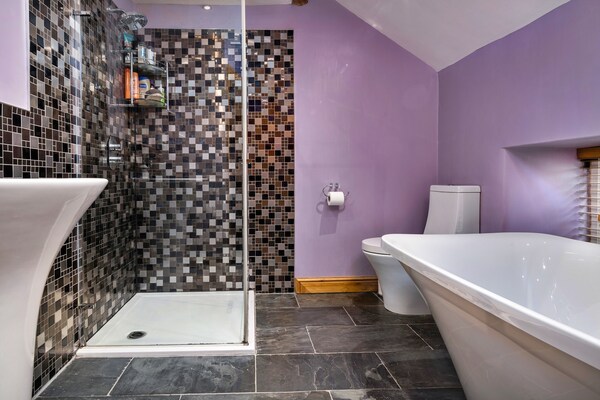 Foto van Cottage in Buxton bij Peak District Trails - Vakantiehuis in Buxton - BathRoom