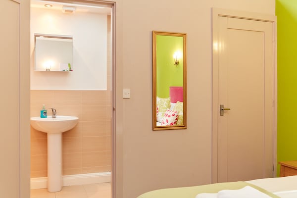 Foto van Mooi huisje in een landelijke ontsnapping, Geen storting - BedRoom
