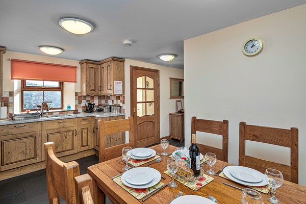 Foto van Cottage bij Cardigan Bay met bubbelbad - Vakantiehuis in Talybont - DiningRoom