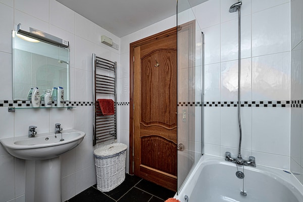 Foto van Cottage bij Cardigan Bay met bubbelbad - Vakantiehuis in Talybont - BathRoom