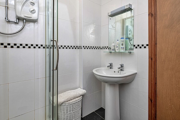 Foto van Cottage bij Cardigan Bay met bubbelbad - Vakantiehuis in Talybont - BathRoom