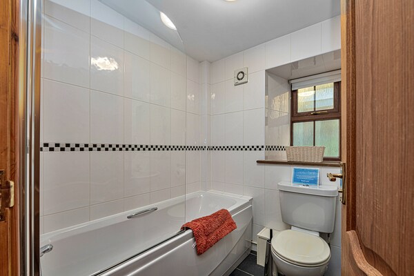 Foto van Cottage bij Cardigan Bay met bubbelbad - Vakantiehuis in Talybont - BathRoom