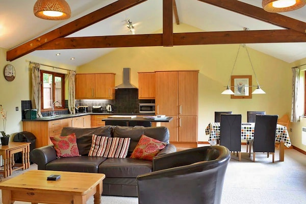 Foto van Bungalow in Bovey Tracey met Bubbelbad - Vakantiehuis in Bovey Tracey - LivingRoom