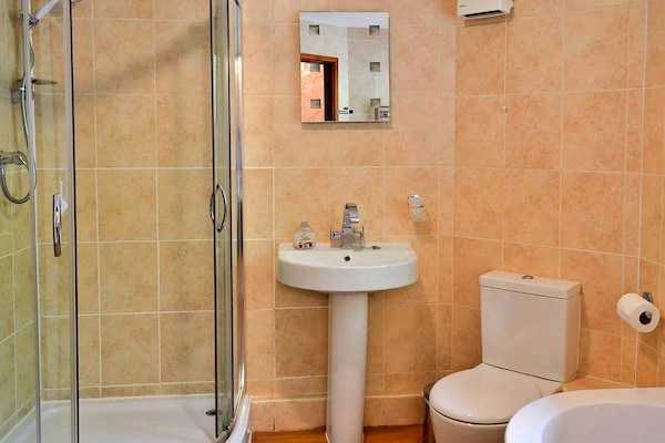 Foto van Bungalow in Bovey Tracey met Bubbelbad - Vakantiehuis in Bovey Tracey - BathRoom