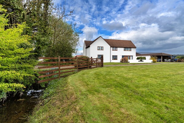 Foto van Boerderij in Weston bij zandstranden - Vakantiehuis in Weston-Super-Mare - ExteriorSummer