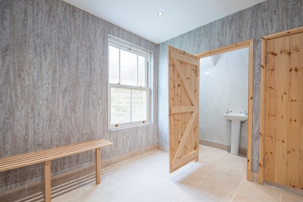 Foto van Landhuis in Carmarthen met Zwembad & Uitzicht - Vakantiehuis in Llangunnor - Resort