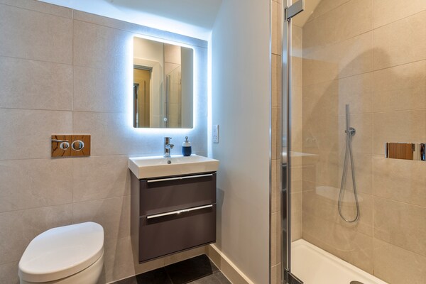 Foto van Cottage in Engelse Bos met Privétuin - Vakantiehuis in Dorsington - BathRoom