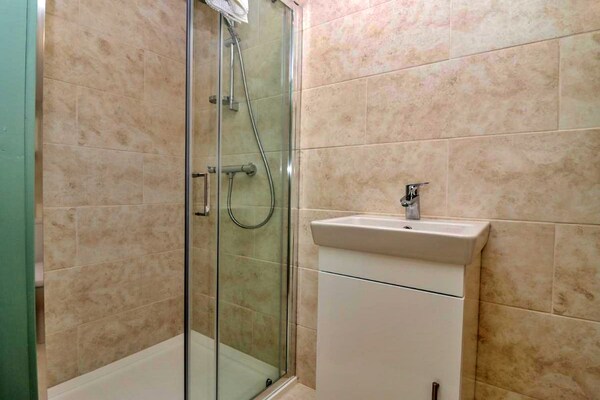 Foto van Cottage in Cotswolds met Hot Tub & Tuin - Vakantiehuis in Little Rissington - BathRoom