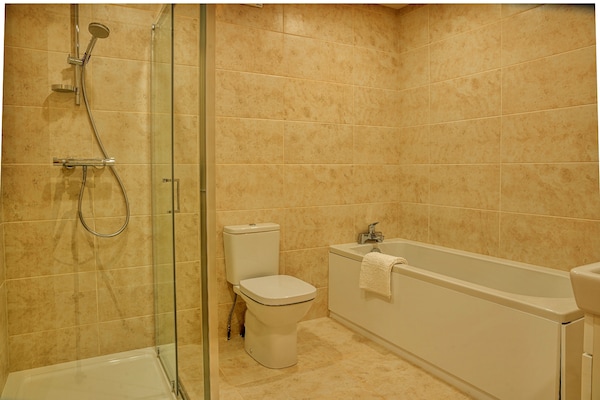 Foto van Schuur in Cotswolds met Hot Tub & Wandelpaden - Vakantiehuis in Little Rissington - BathRoom