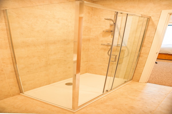 Foto van Schuur in Cotswolds met Hot Tub & Wandelpaden - Vakantiehuis in Little Rissington - BathRoom