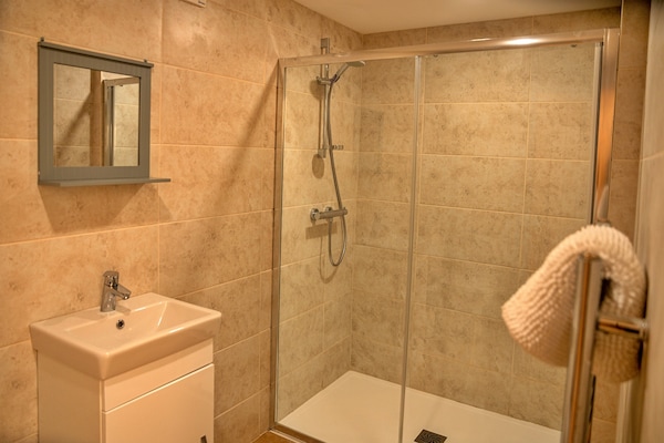 Foto van Schuur in Cotswolds met Hot Tub & Wandelpaden - Vakantiehuis in Little Rissington - BathRoom