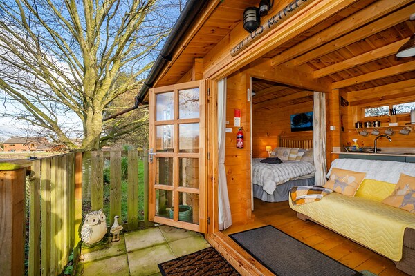 Foto van Huisdiervriendelijk chalet in Surlingham, Geen storting - Outdoor