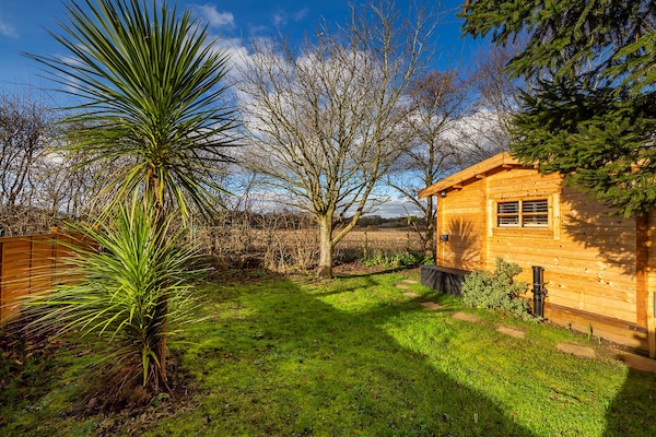 Foto van Huisdiervriendelijk chalet in Surlingham, Geen storting - Outdoor