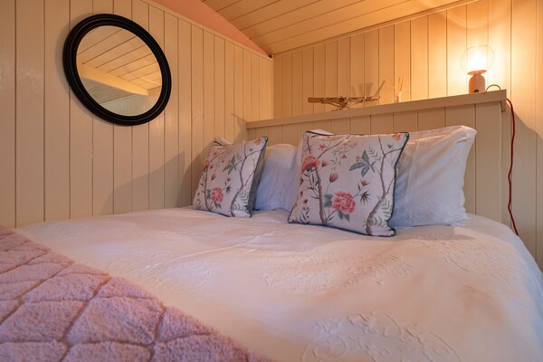 Foto van Glamping in Northamptonshire bij Cotswolds - Vakantiehuis in Steane - BedRoom