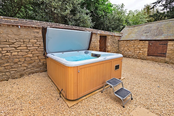 Foto van Manor Retreat bij Milton Keynes met Hot Tub - Vakantiehuis in Milton Keynes - PoolOfHouse